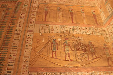hyéroglyphes et peintures de la tombe de Ramses II (vallée des rois,Egypte)