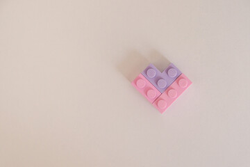 Naklejka premium Pink and purple lego heart