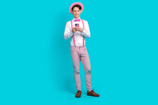Full length photo of intelligent man dressed pink retro cap pants holding smartphone read notification isolated on blue color background