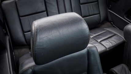Passenger seat headrest