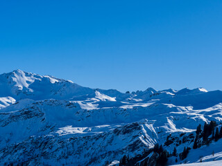Naklejka premium neige sur montagnes en beaufortain secteur arêches