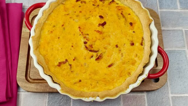 quiche &agrave; la citrouille et aux lardons