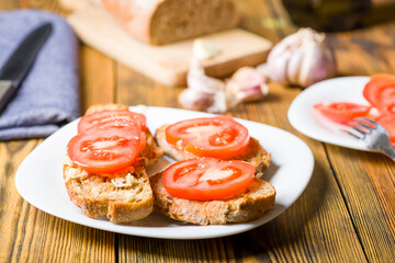 toast in olive oil spread with garlic and  tomato