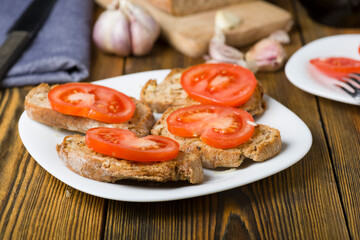 toast in olive oil spread with garlic and  tomato - 719538971