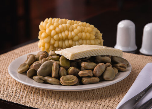 Comida t&iacute;pica ecuatoriana y variada