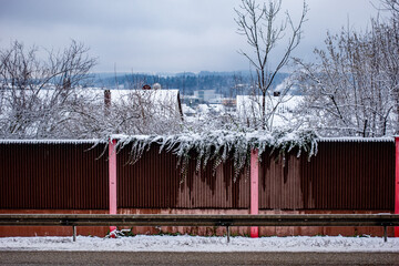 Lärmschutzwand im Winter