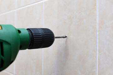 drilling tiles with a drill with a spear drill