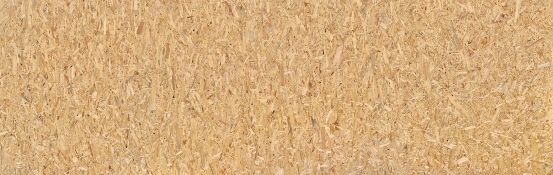 Gro&szlig;e OSB Grobspanplatte - Textur von zusammengepressten braunen Holzst&uuml;ckchen in Panorama Nahaufnahme