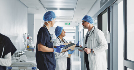 Obraz premium Healthcare, talking and doctors with a tablet at a hospital for health advice or surgery communication. Help, clinic and medical employees speaking with technology, planning and schedule for nursing
