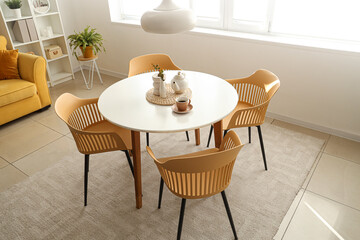 Dinning table with chairs in room