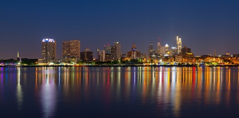 Fototapeta na wymiar Philadelphia city skyline night river