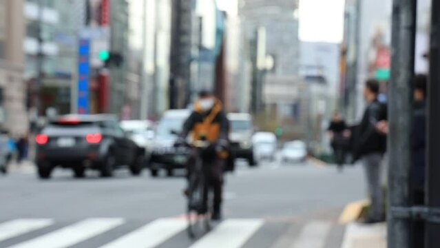 東京の市街　道路　自動車　人々　都市風景　ぼかし　スロー