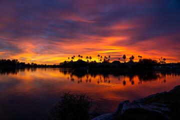 Naklejka premium A brilliant Sunset over a lake in Scottsdale