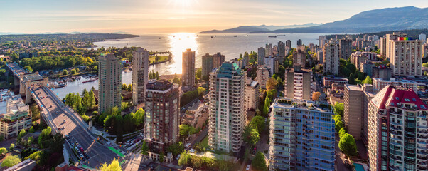 Naklejka premium Downtown Vancouver Cityscape on West Coast of Pacific Ocean. Sunset. Aerial Panorama