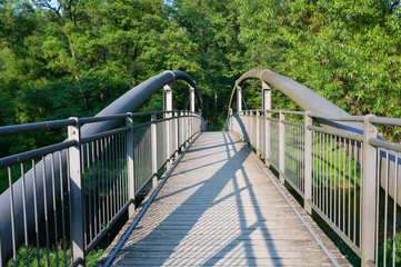 Transition of a pedestrian bridge in nature