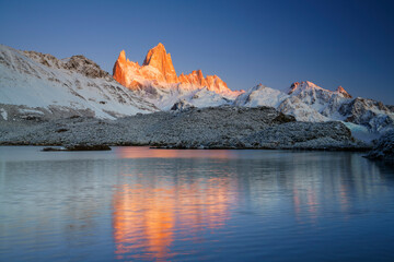 Fitz roy sunrise from Laguna Capri © Daniel Jara