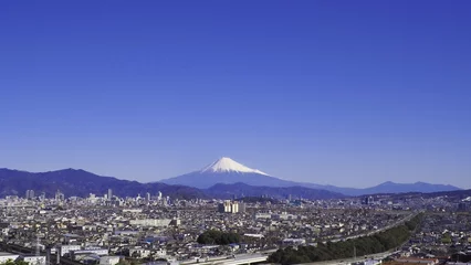 Fotobehang ＜静岡市＞富士山と静岡市街（静岡市街を一望） © komagym