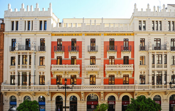 Edificio Seguros Santa Lucía en la avenida de la Constitución de Sevilla, Andalucía, España. Construido en 1910 por el arquitecto José Espiau