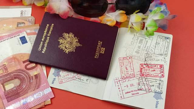 passeport, billets de banque et accessoire de vacances, en gros plan