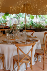  negro, boda, colores, flores, mesas, vajilla, cuberteria, manteleria, marcasitios, corbata, blazer, zapapatos, sillas, copas, ceremonia, bebida, comida, blanco, color, bodas