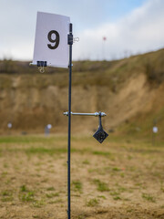 Trening z użyciem celów stalowych do broni wyborowej oraz kalibru 22LR