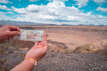 Billete de 200 en cráter el elegante pinacate sonora © Daniel