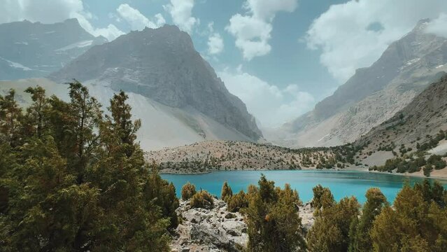 The Alaudin (Chapdara) lakes, lying at an altitude of 2800 m, are considered one of the most beautiful lakes of the Fan Mountains. Turquoise mountain lake. Pamiro-Alai. Tajikistan, Pamir 4K