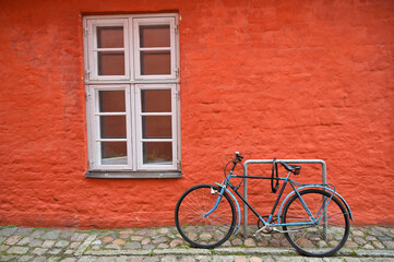 Fototapeta na wymiar Bicycle parked at street