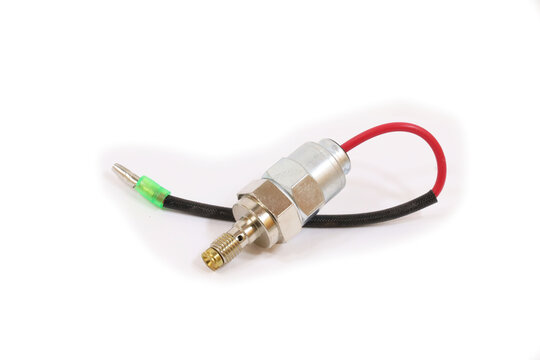 Carburetor cutoff valve for lawnmowers and small engines