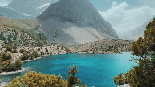 The Alaudin (Chapdara) lakes, lying at an altitude of 2800 m, are considered one of the most beautiful lakes of the Fan Mountains. Turquoise mountain lake. Pamiro-Alai. Tajikistan, Pamir 4K