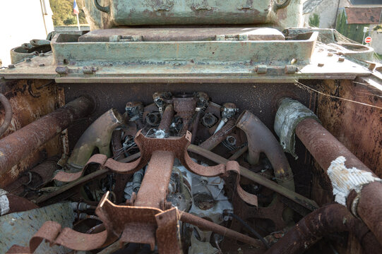 M4 Sherman AUSTERLITZ tank Chrysler A57 multibank engine with 30 cylinders, 6 cylinders in line per bank.