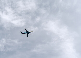Fototapeta na wymiar A passenger plane is flying in the sky.