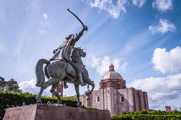 Naklejka premium statue of allende in san miguel de allende guanajuato mexico