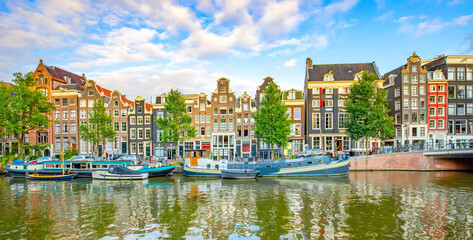 Gingerbread houses along Singel water canal in Amsterdam city, Netherlands - obrazy, fototapety, plakaty