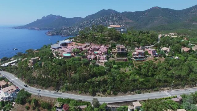 Bubbles Palace villa and Esterel Saint-Louis on mountain with road