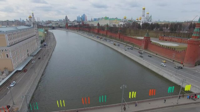 Day traffic on bridge and embankment near Kremlin complex 
