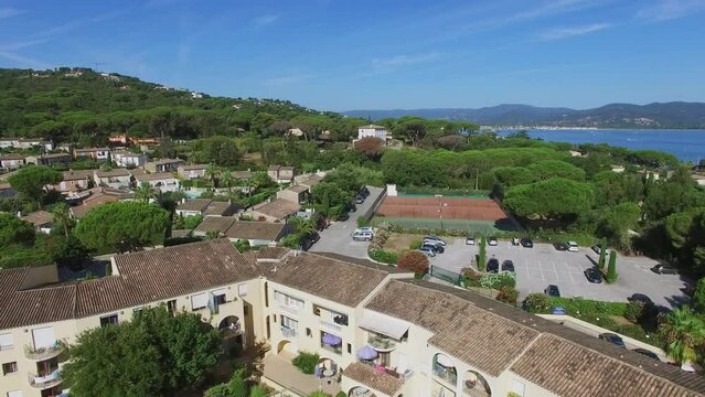 3 stars hotel Caesar Domus, tennis courts and residential buildings 