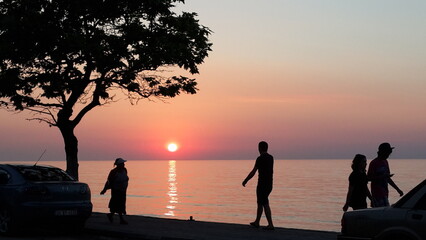 silhouette of people on the beach