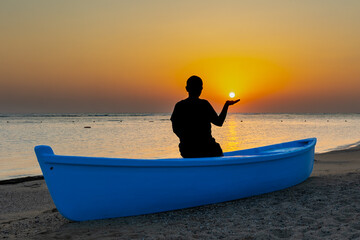 Niesamowity i malowniczy wschód słońca nad brzegiem Morza Czerwonego w Marsa Alam © Fotografia1979