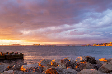 Lumières du soir sur les plages du Prado à Marseille