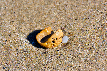 Fototapeta na wymiar all-natural detail of the sand on the beach in Peñíscola