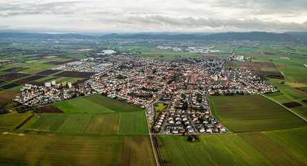 Drohnenaufnahme der Stadt Heddesheim im Winter 2023, Rhein-Neckar-Kreis