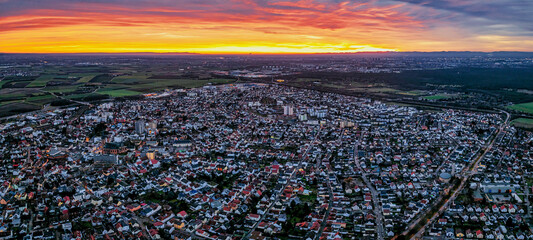 Drohnenaufnahme Sonnenuntergang der Stadt Viernheim im Winter 2023, Rhein-Neckar-Kreis