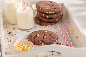 Milky and crunchy chocolate cookies made of flour and cocoa.