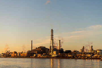 Fototapeta na wymiar sunrise at a chemical plant