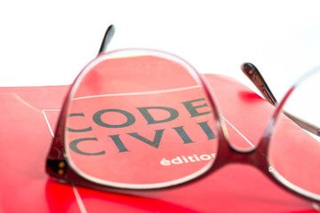 code civil, livre de lois français