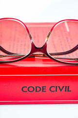 code civil, livre de lois français