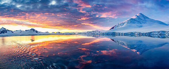 Panorama in very high detail of beautiful Antarctica landscape, mountains next to the sea with breathtaking reflection during midnight sun, sunset and sunrise in once, in Antarctica - obrazy, fototapety, plakaty