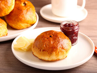 Fresh tea cakes with raisin, served