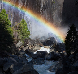 Lower Yosemite Falls, Yosemite Creek, Regenbogen, Yosemite National Park, Kalifornien, USA